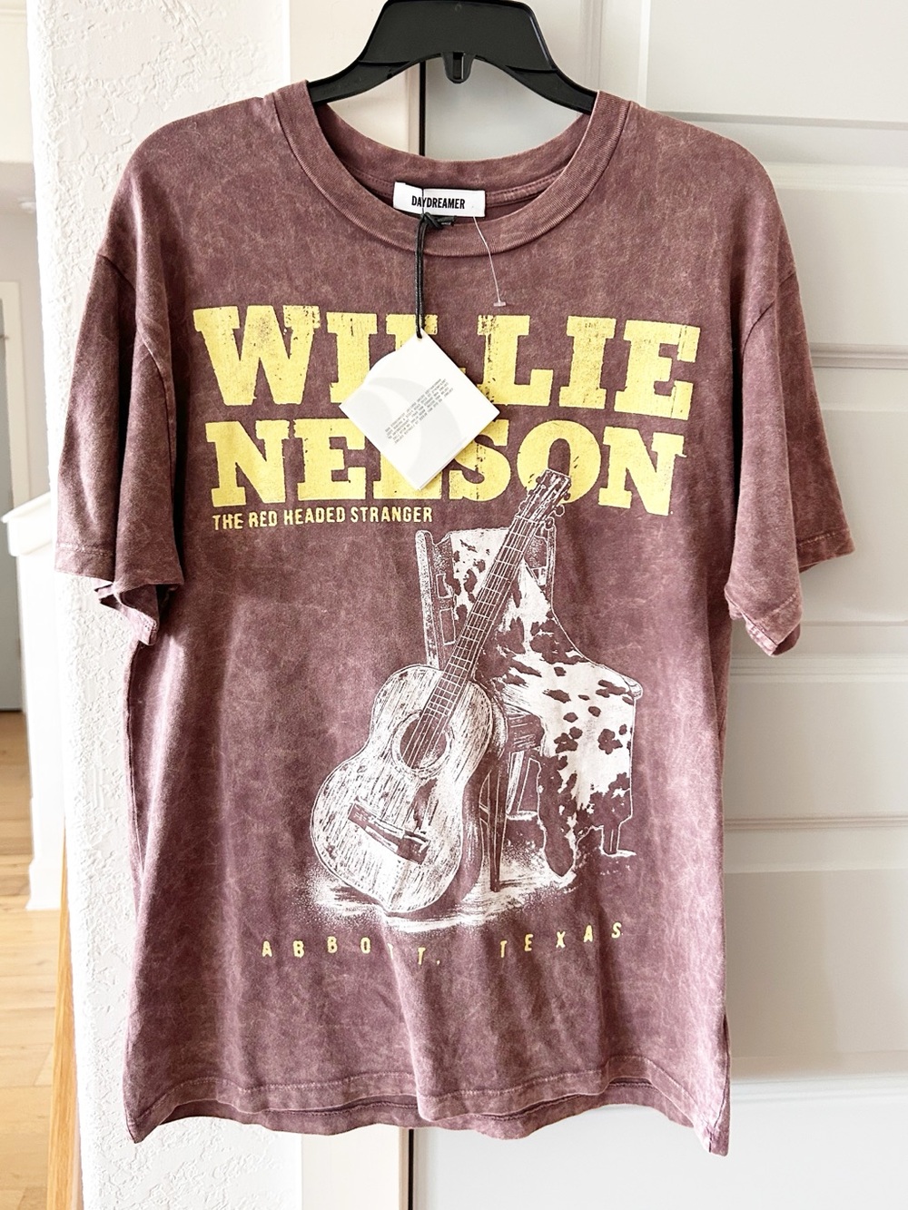 NWT Daydreamer Willie Nelson Red Headed Stranger Weekend Tee - Picture 4 of 6
